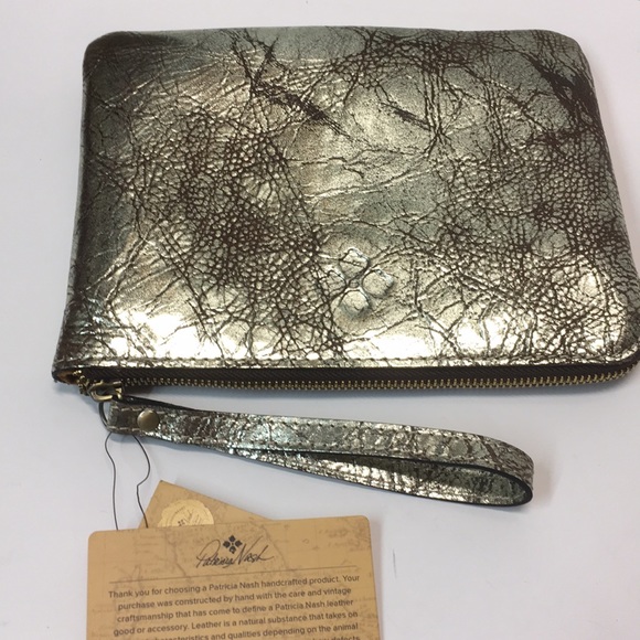 NWT💄 Patricia Nash Gold Wristlet - Picture 1 of 13